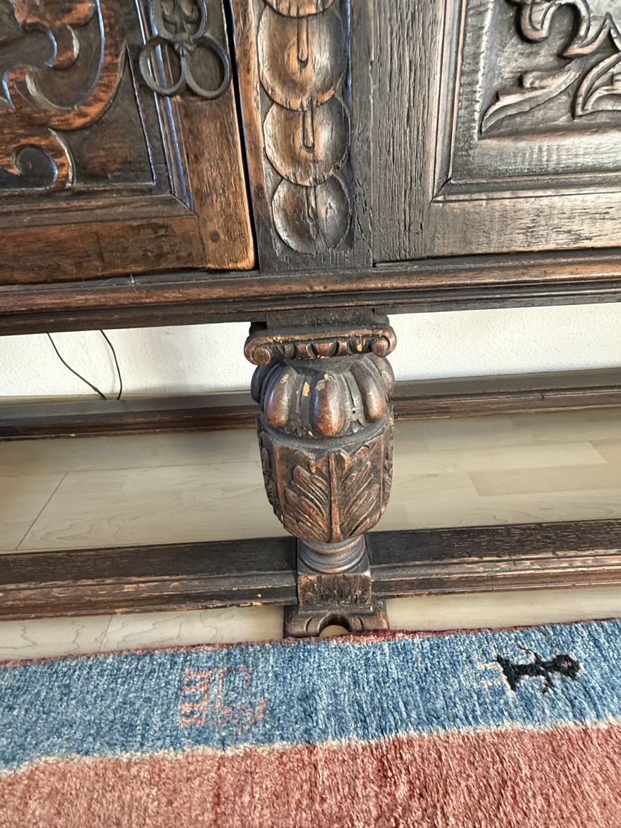 Büffets: Antikes Sideboard aus Eiche im Tudor Stil – Gebraucht aus Binningen von Mbinc 3