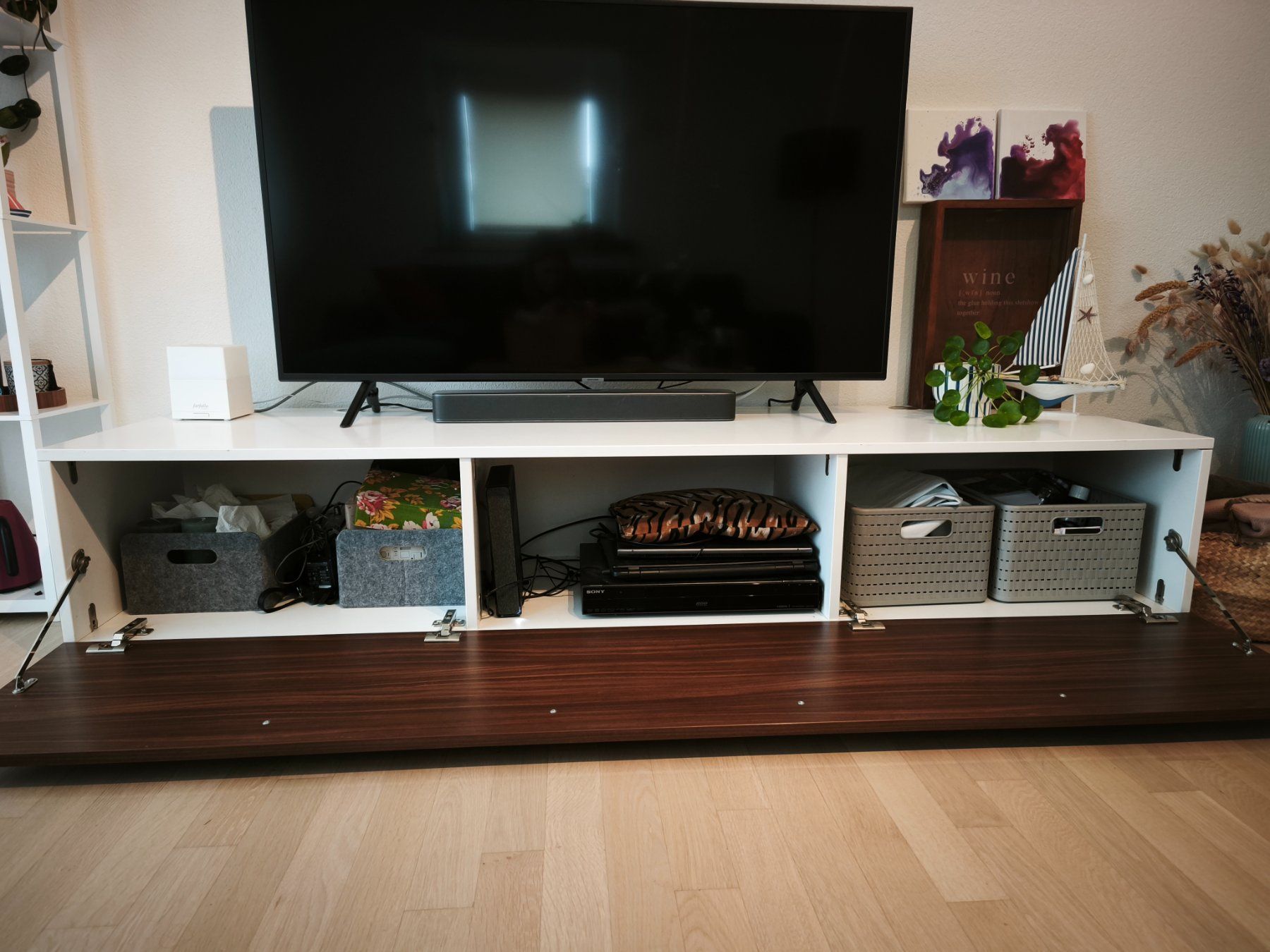 Mobili TV: Lowboard / TV - Möbel In Nussbaum Optik – Usato da Bülach venduto da verasara 1