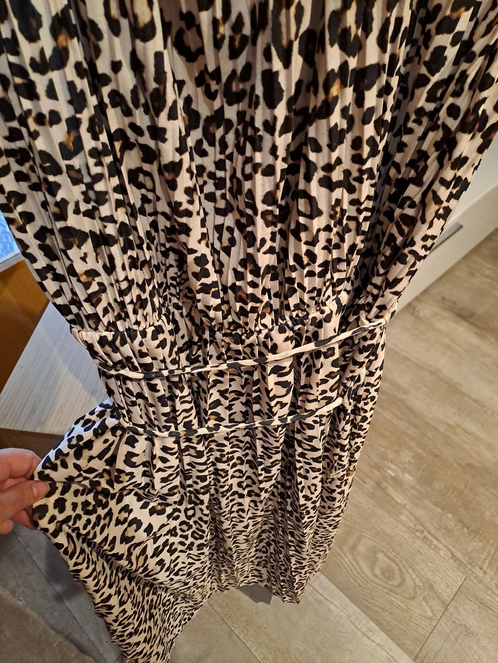 H&M Robes: H&M Kleid mit Leopardenmuster Grösse M  – D'occasion à Rickenbach LU par bishiida 1
