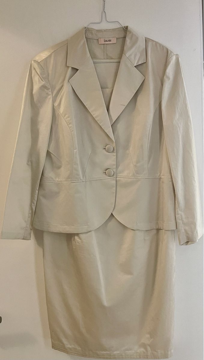Costumi: Sommer LAURÉL Kostüm, cremefarben, Gr 38 – Usato da Reinach BL venduto da sake08-2008