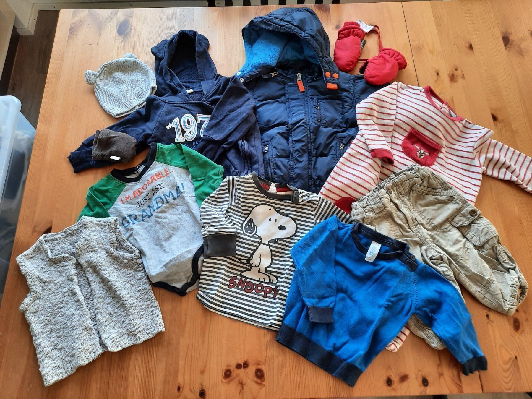 Lotti & Set di vestiti: Riesiges Kleiderpaket mit Winterjacke Grösse 74/80 – Usato da Aesch BL venduto da ChezToKa
