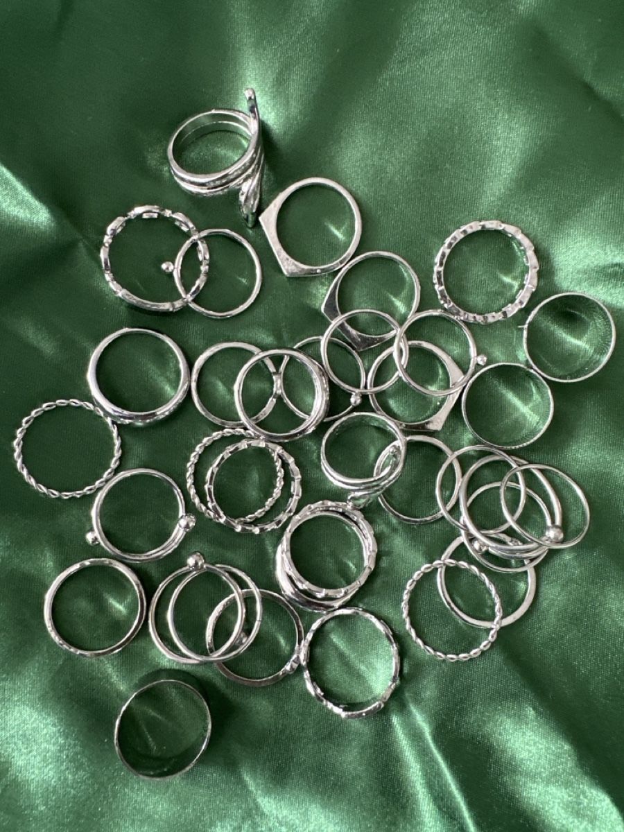 Anelli: 35 Stk. Silberfarbene Ringe Set, Modeschmuck – Nuovo (secondo la descrizione) da Dietikon venduto da vithya88 2