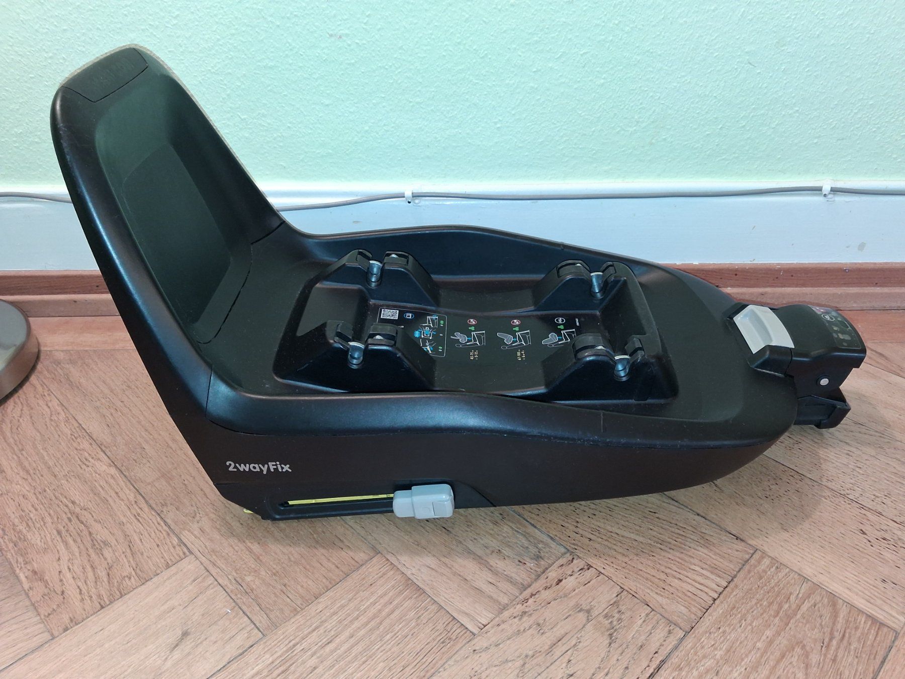 Maxi-Cosi Seggiolini per auto: Isofix-Basis Maxi-Cosi - 2wayFix – Usato da Bern venduto da nat_r7zj 1