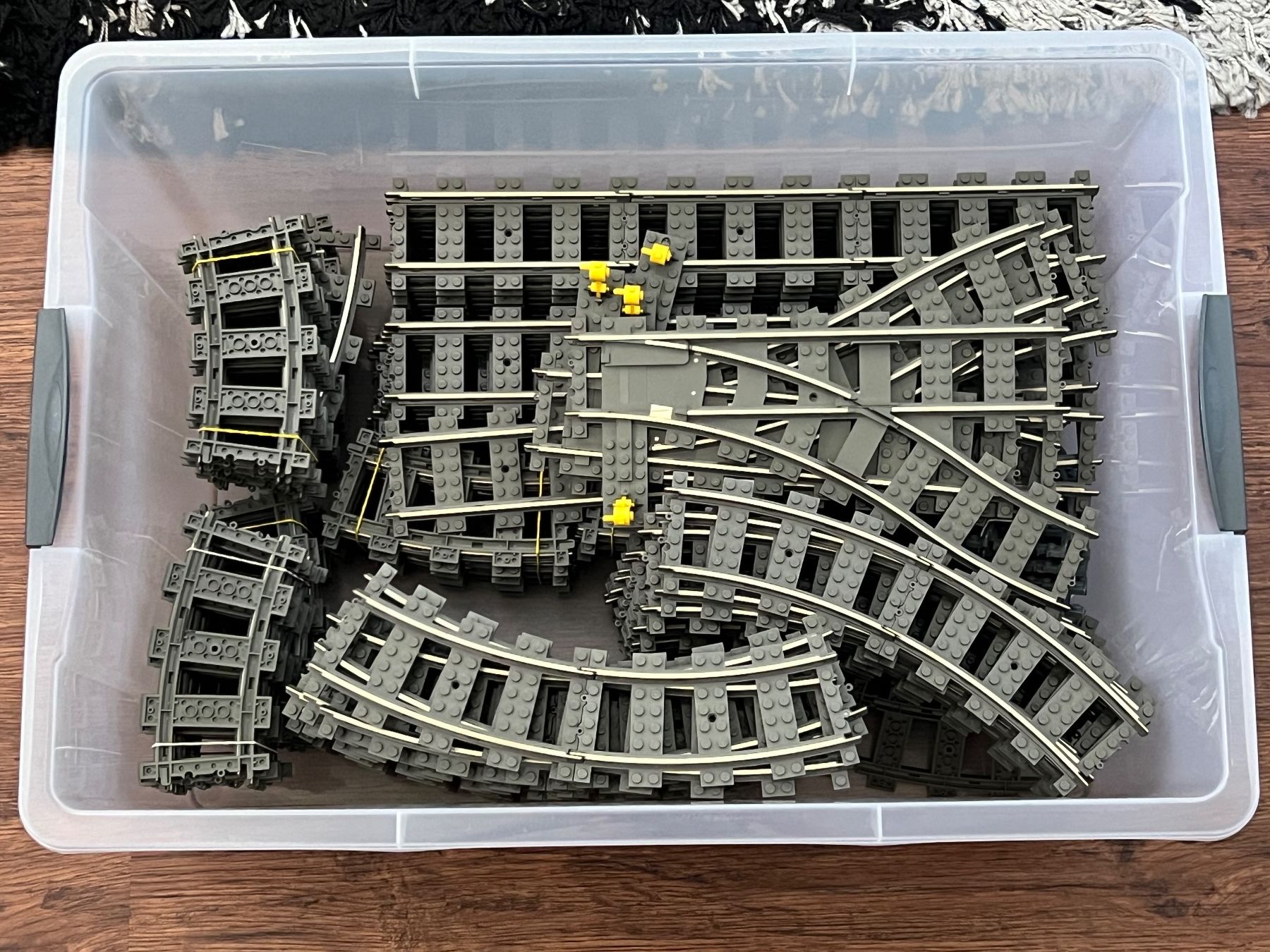 Lego Giocattoli: Kiste mit LEGO 9v System Schienen – Usato da Uttigen venduto da sonorsonic