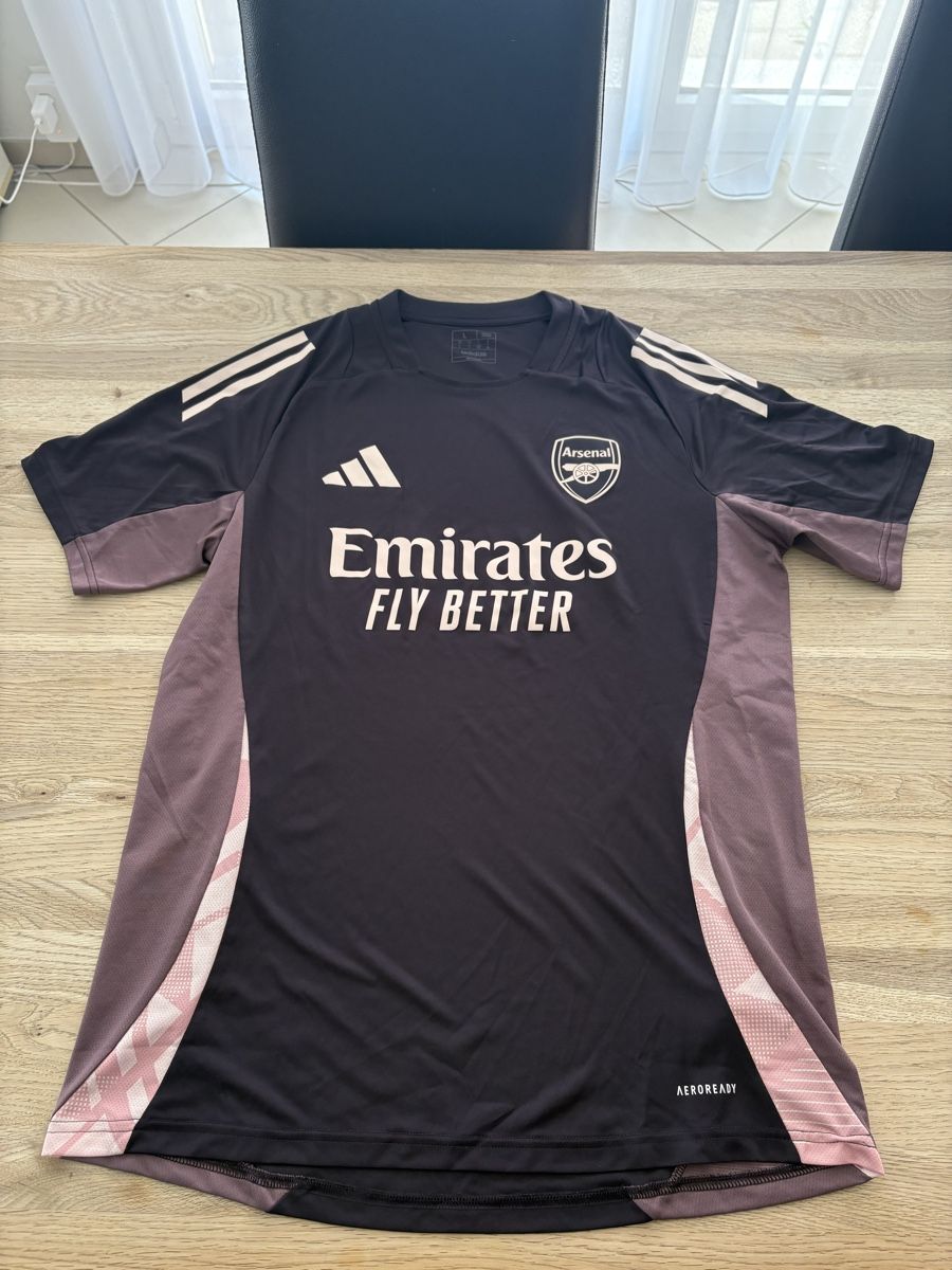 Arsenal Maillots de corps & Pantalons: Arsenal Trainingstrikot Grösse L – D'occasion à Domat/Ems par tim_lq6b