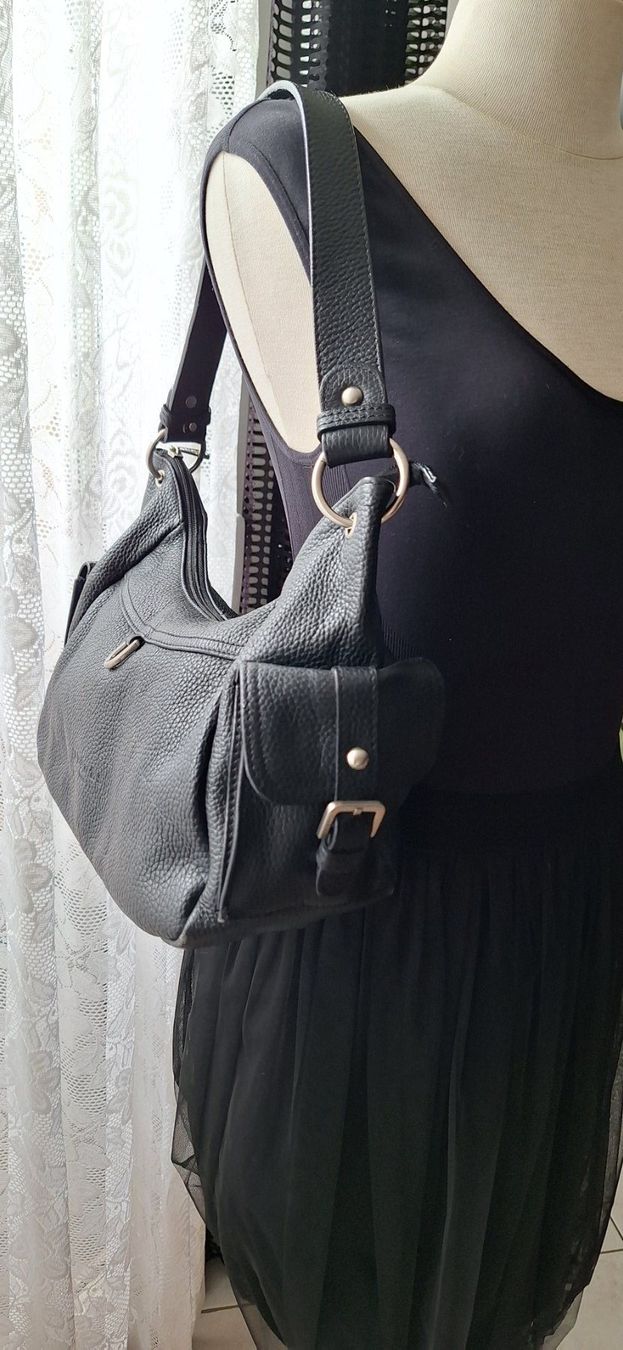 Borse da donna: Sac Phynes cuir noir – Usato da St-Triphon venduto da Jldr0 1