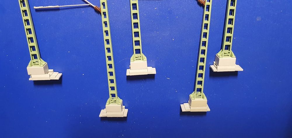 C Gleis Oberleitung Mast Beton, 5 Stück Märklin H0 74103 Neu, OVP
