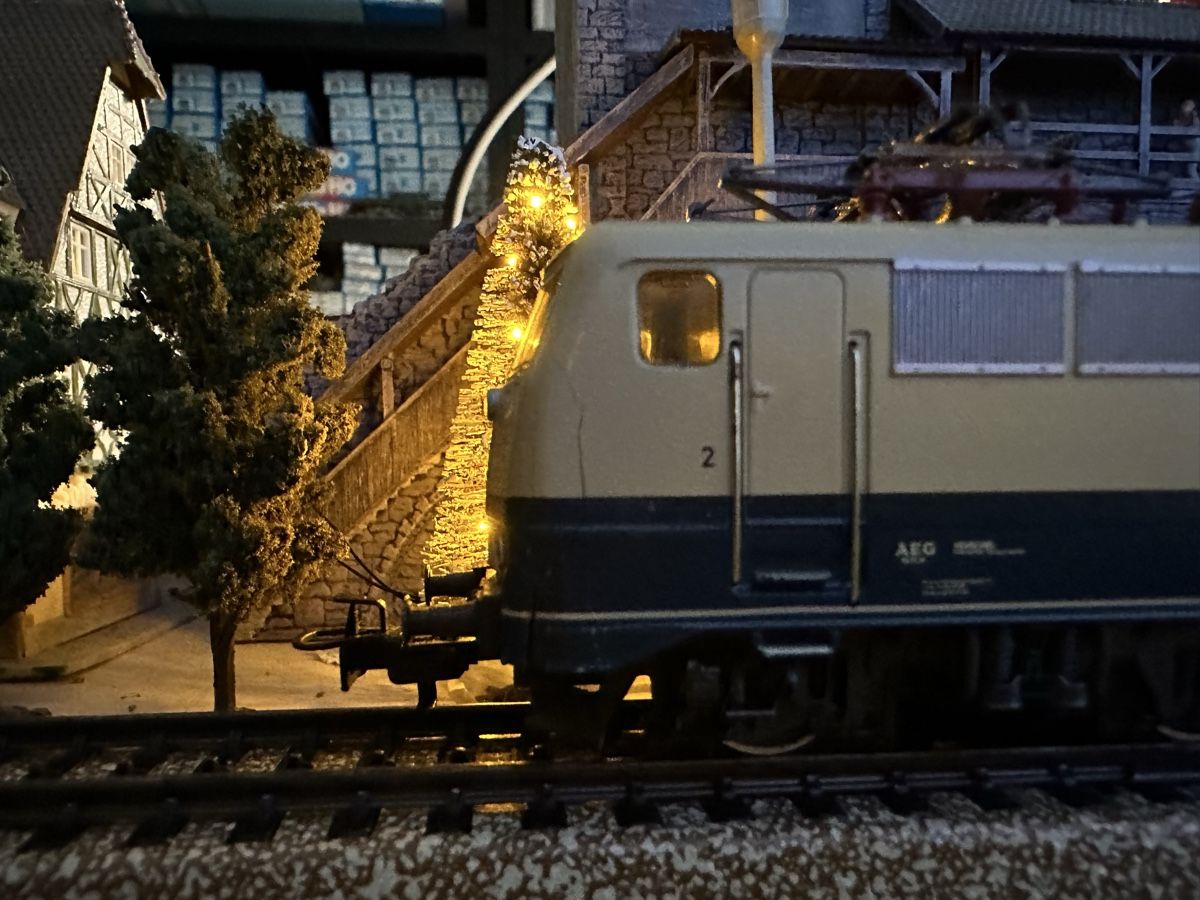 Märklin Modelleisenbahnen: Märklin 3042 DB BR 111 – Gebraucht aus Lupsingen von New-Haven 1