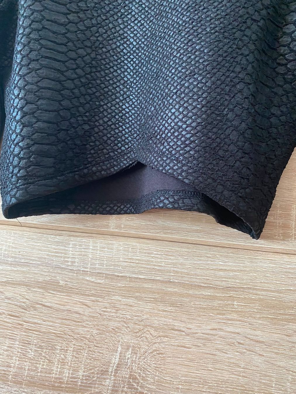 Tops: Crop top noir manches longues – Gebraucht aus Montreux von Izapechee 4