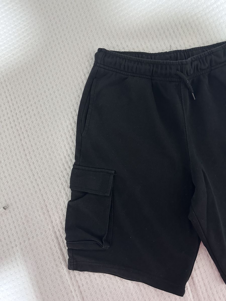 Champion Pantaloni: Champion Cargo Shorts Schwarz  – Usato da Oberurnen venduto da nes_8xqt 2