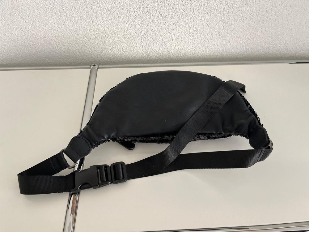 Hallhuber Gürteltasche schwarz mit Pailletten (Gebraucht) in