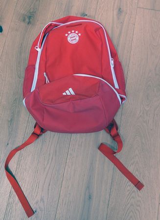 🎒 FC Bayern Rucksack – Rot, mit separatem Schuhfach