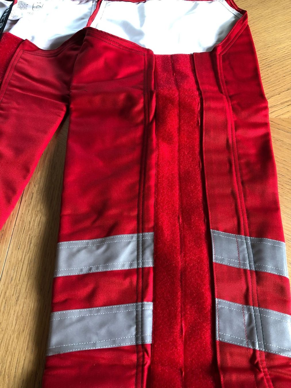 Pfanner Pantaloni: Schnittschutzbeinlinge Pfanner/ rot – Nuovo e nell'imballaggio originale da Schübelbach venduto da Dolly990_2 2