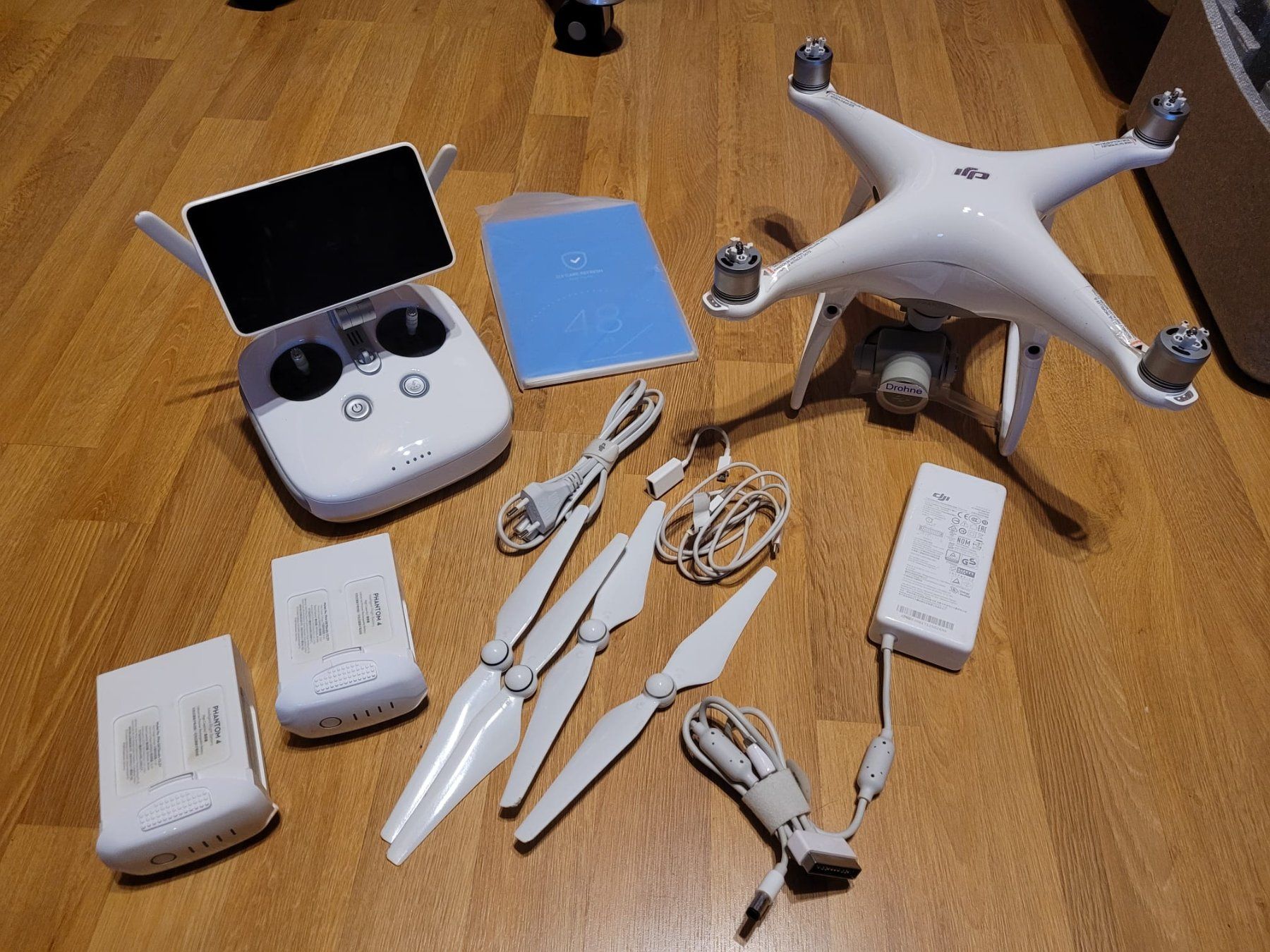 DJI RC Modellbau: Drohne DJI Phantom 4 Pro im Styroporkoffer – Gebraucht aus Hondrich von smf_ch