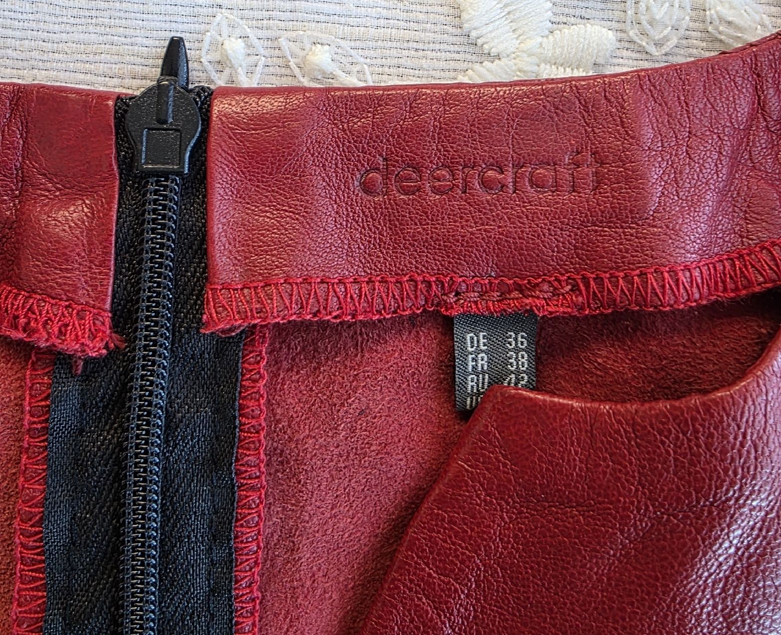 Vestiti: Elegantes rotes Lederkleid, Gr. S, ein Hingucker! – Usato da Rheinsulz venduto da Gilea 1
