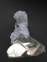 Top Pyrit mit Quarz aus Peru für die Vitrine