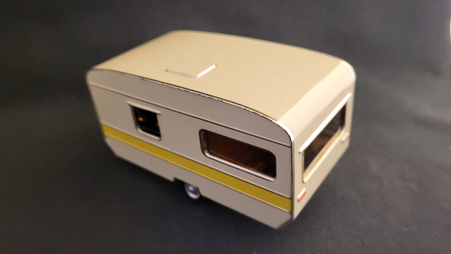 Jouets: Wohnwagen-Anhänger Retro Caravan – Neuf avec emballage d'origine à Basel par spinne02 2