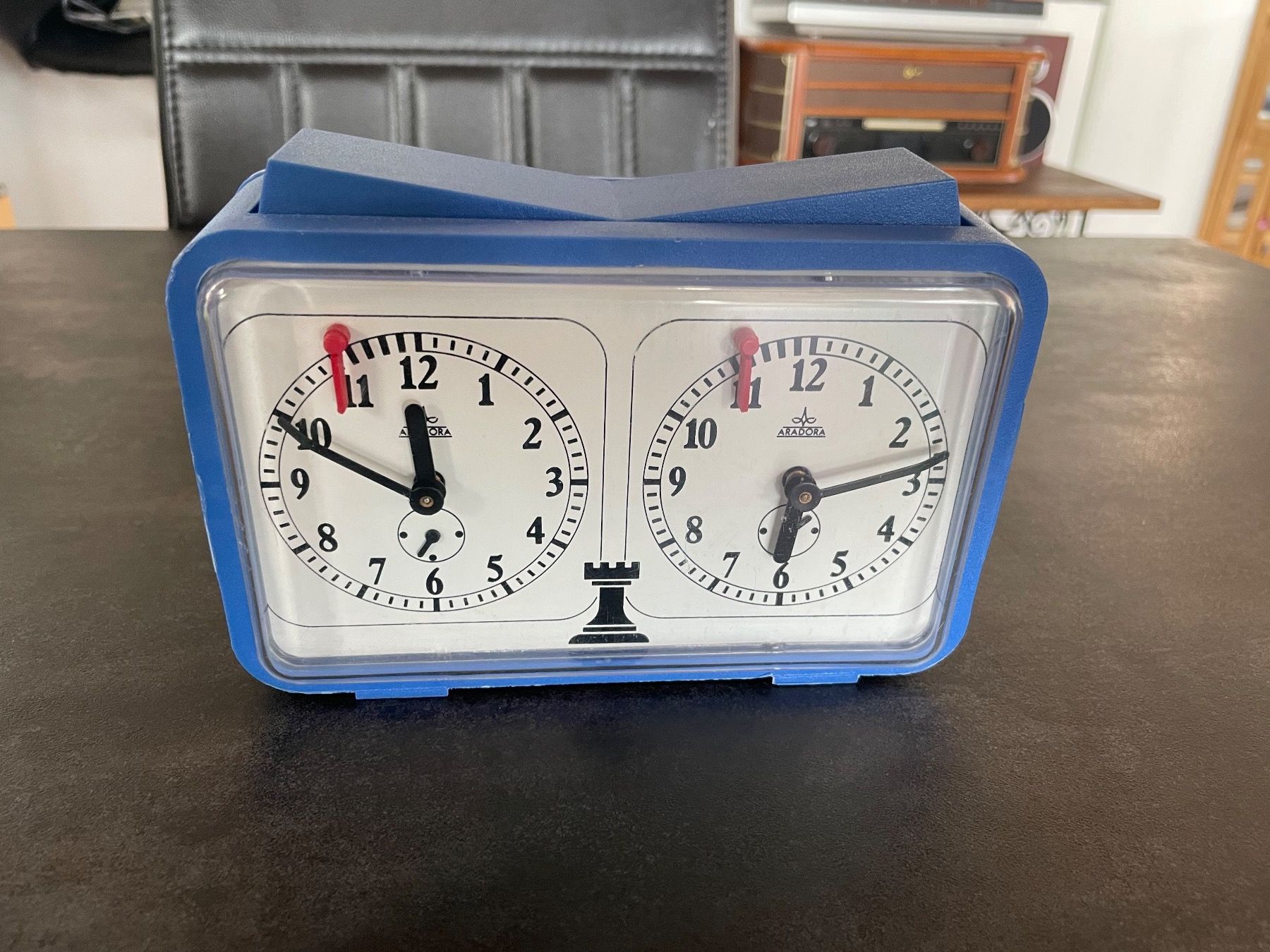 Stand- & Wanduhren: Horloge d’Echecs Vintage Aradora – Gebraucht aus Vallamand von Bricbracbroc82 3