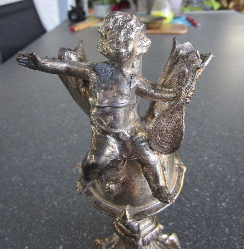 Skulpturen & Statuen: Skulptur, Ständer, Putti auf Kugel messingfarben – Gebraucht aus Bischofszell von raika 4
