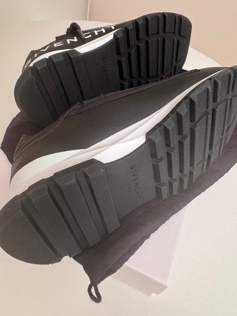 Givenchy Chaussures femmes: NEUE Givenchy Sneakers Spectre aus Leder – Neuf avec emballage d'origine à Richterswil par immersommer 2
