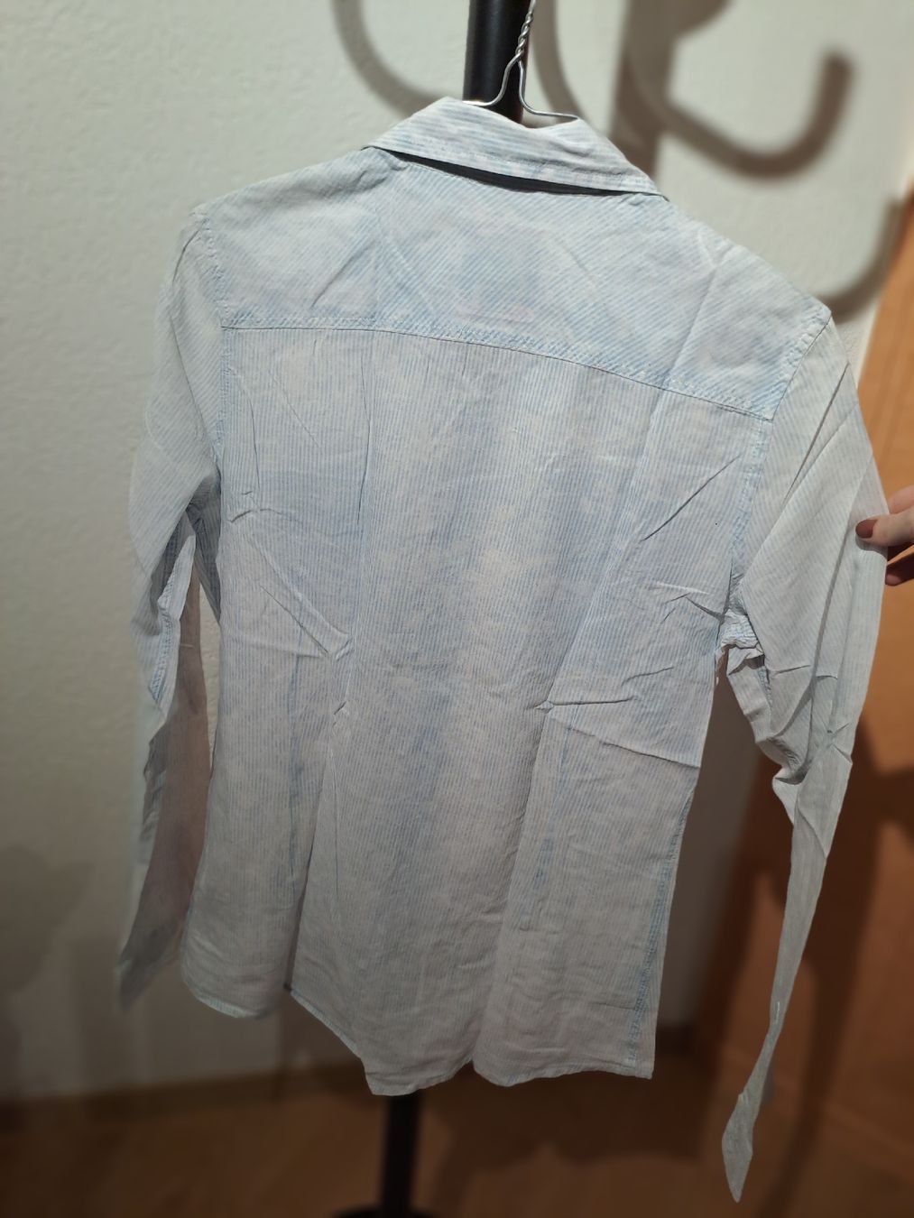 Roxy Camicette: Chemisier Roxy rayé bleu clair, taille M – Usato da Valeyres-sous-Montagny venduto da Romy. 3