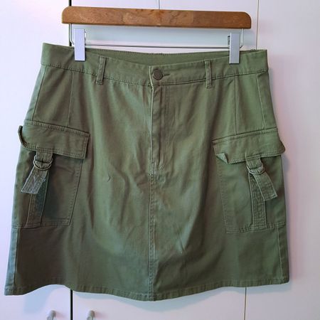 Sportlicher Sommerrock Gr. 46 mit 2 grossen Taschen vorne