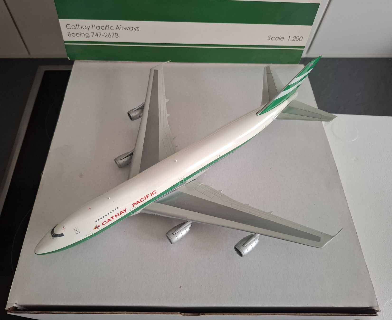 Kit di modellismo & Modellini statici: Boeing 747-267 Cathay Pacific 1/200 polished – Nuovo (secondo la descrizione) da Riehen venduto da DVD-Palace