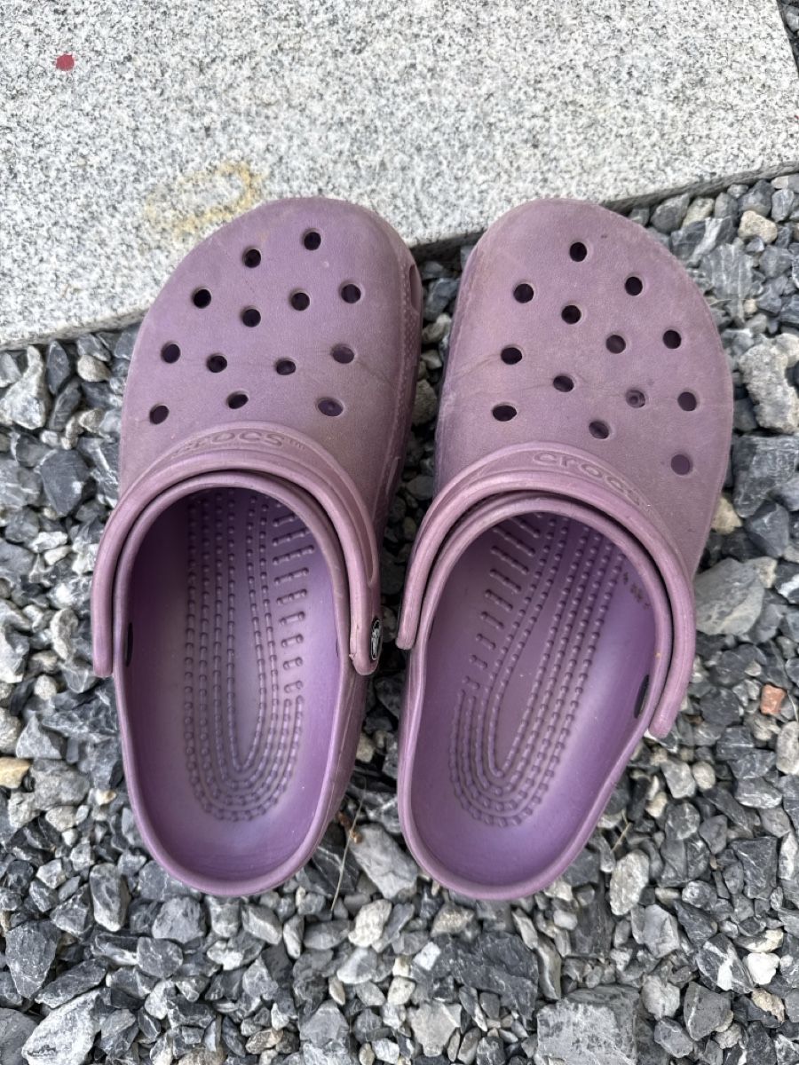 Crocs Scarpe da uomo: Lila Crocs Grösse m5/w7 eu 38/39 – Usato da Wegenstetten venduto da ItsVi