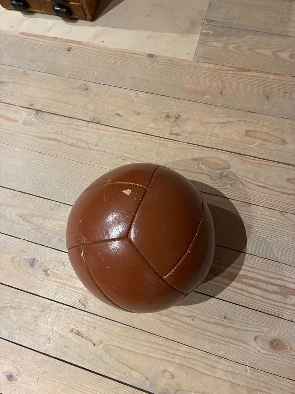 Bälle: Alter Lederball – Gebraucht aus Steffisburg von Reitschel5 6