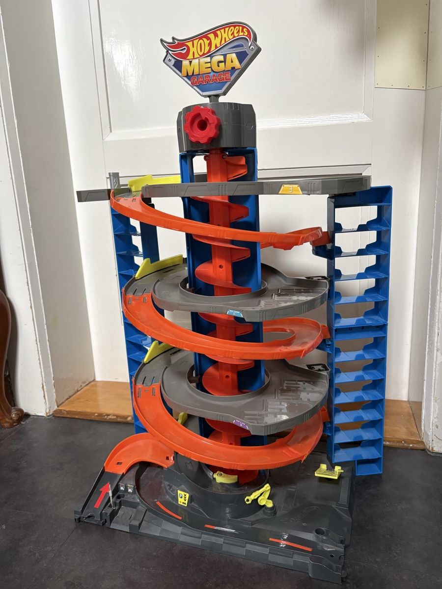Hot Wheels Circuits: Hot Wheels Mega Garage – D'occasion à Spiegel b. Bern par jkrug 3