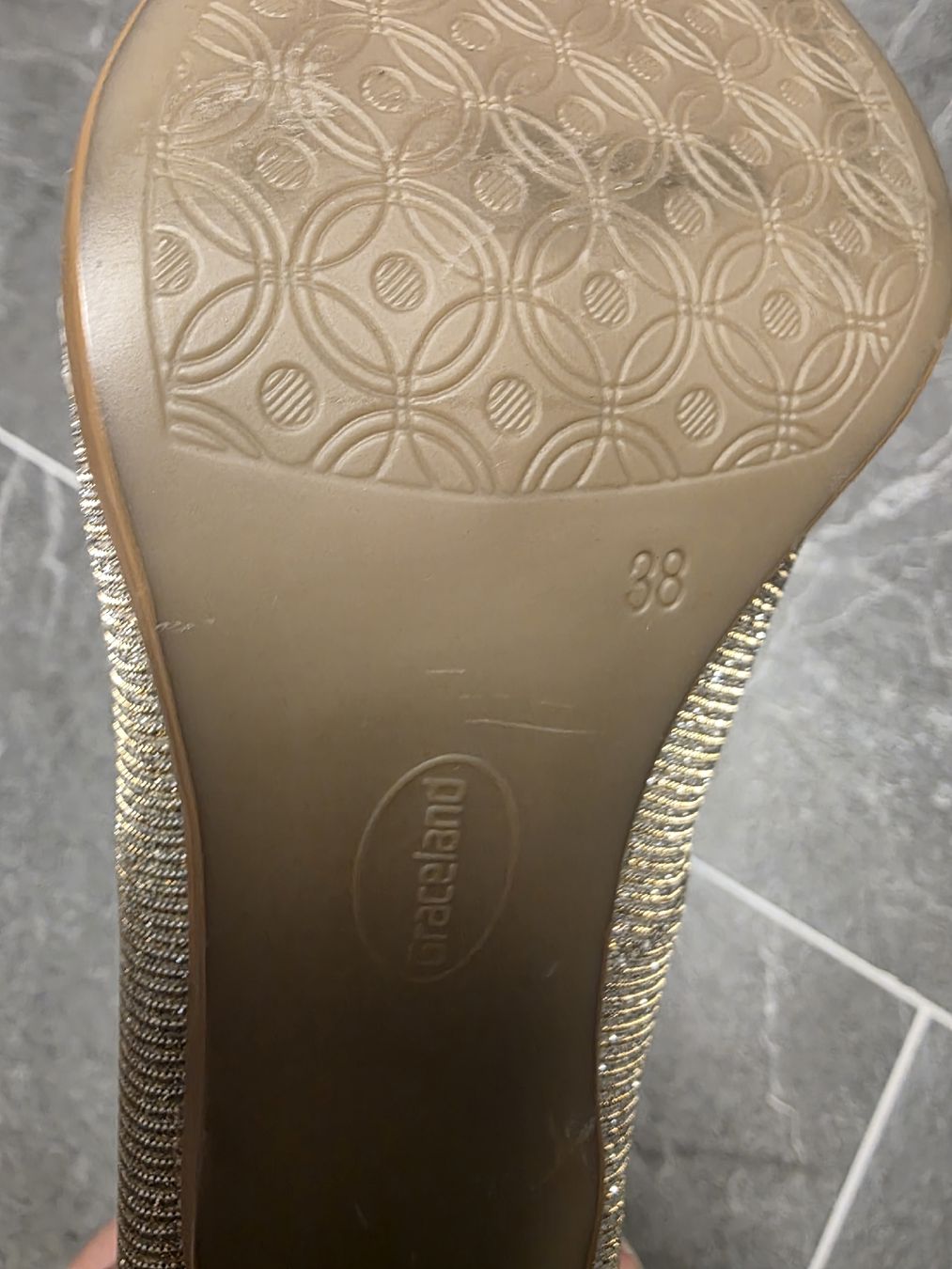 Scarpe da donna: Goldglitzernde Pumps Grösse 38  – Usato da Toffen venduto da ver_x68f 1