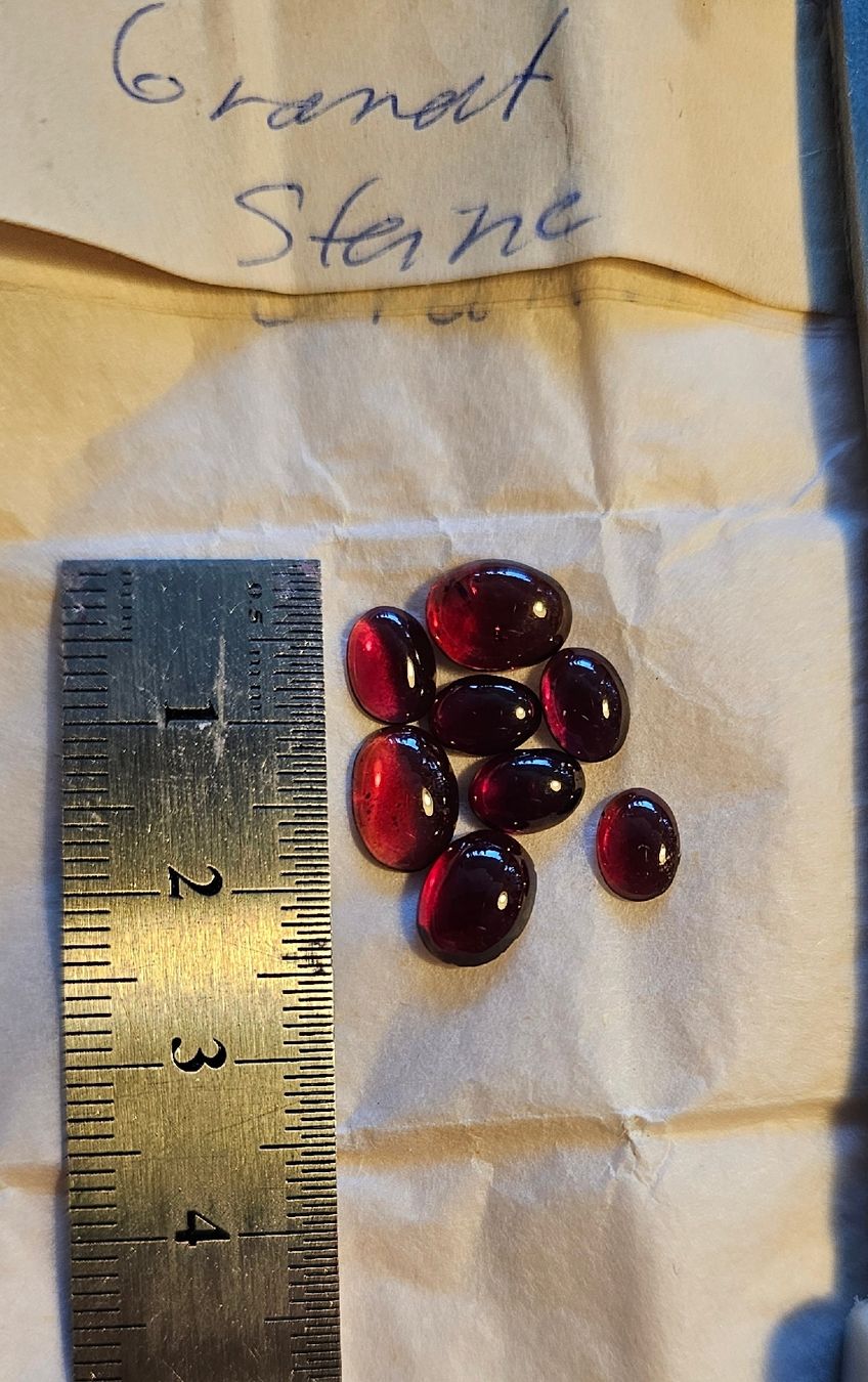 Pietre preziose: 8 Granat Cabochon Steine – Usato da Ostermundigen venduto da Secundo_Hand 1