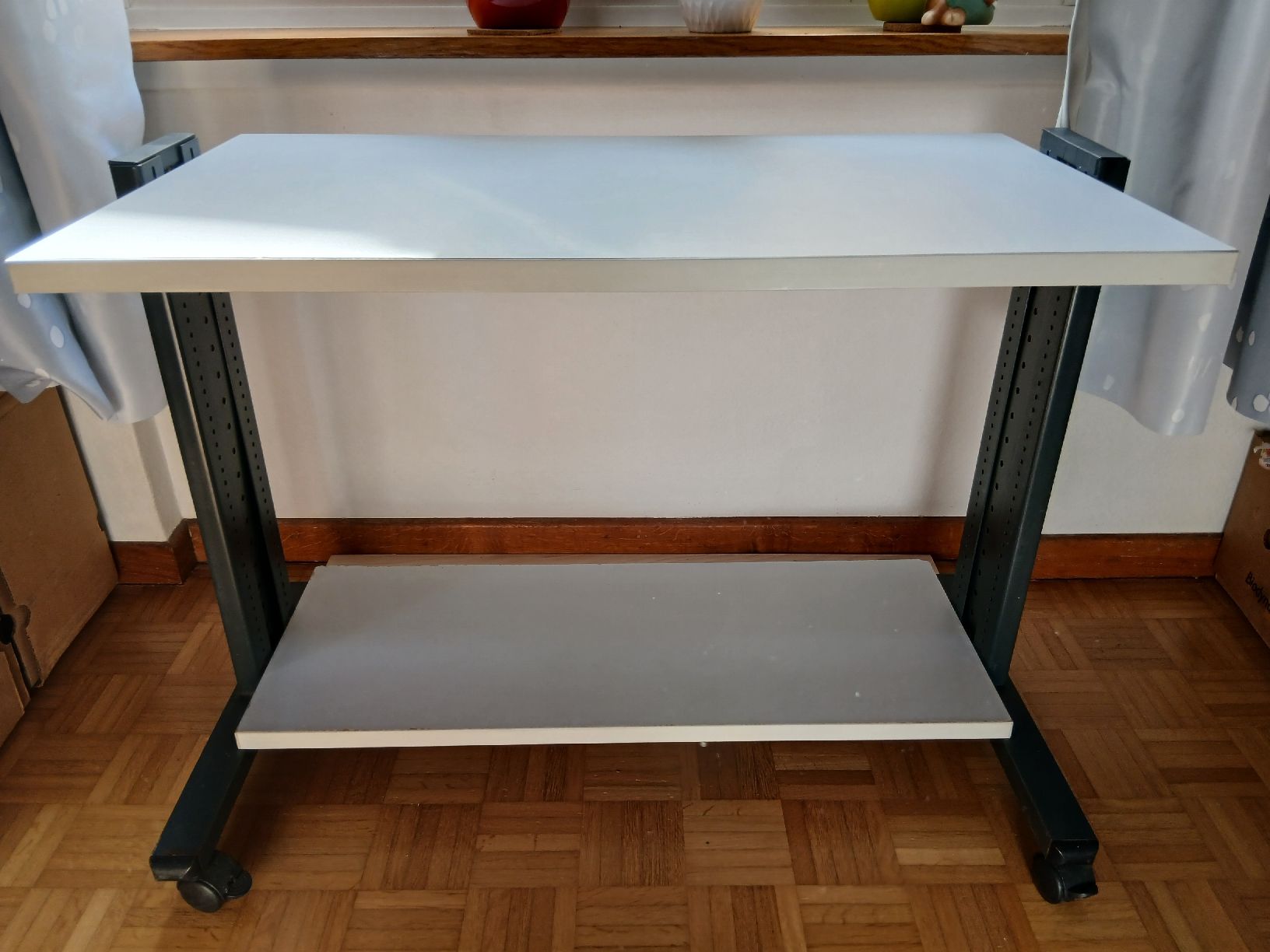 Schreibtische: Rollbarer Beistelltisch/ Bürotisch – Gebraucht aus Basel von lex_jd5s