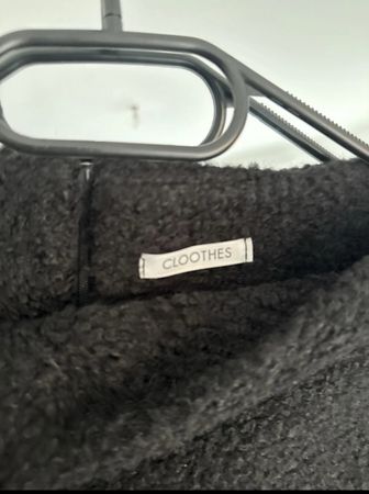 Jupe courte noire style Cloothes avec crochet