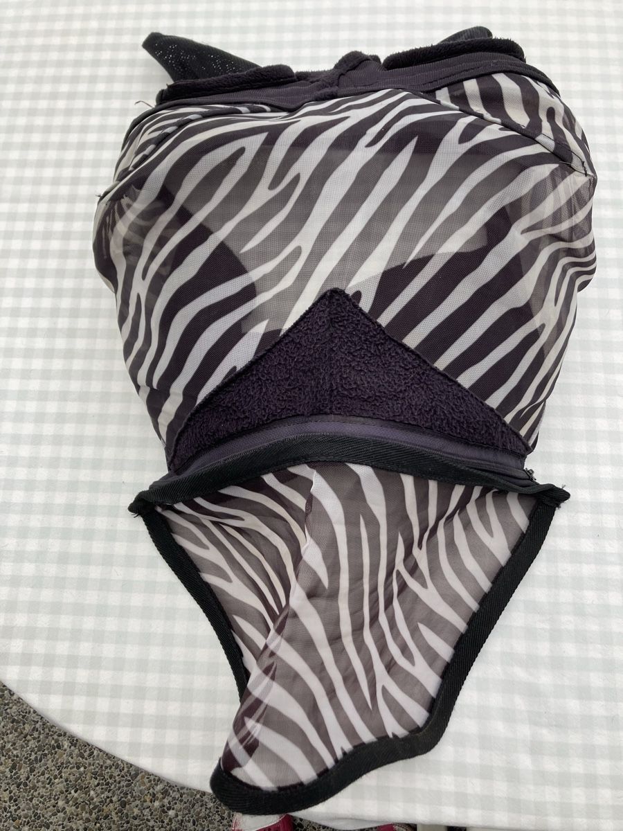 Briglie & Cavezze: Zwei Fliegenmasken Zebra Gr. M – Usato da Gränichen venduto da SabineZ01 1