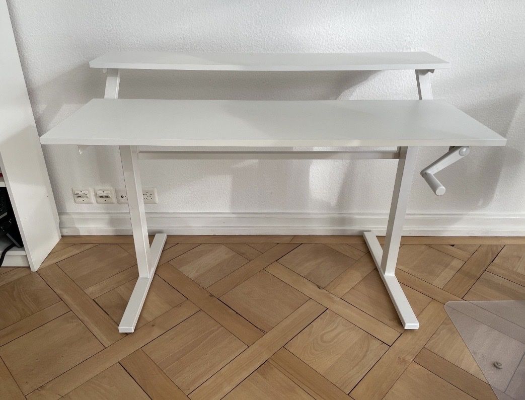 Schreibtische: Schreibtisch weiss höhenverstellbar – Gebraucht aus Fällanden von cece_