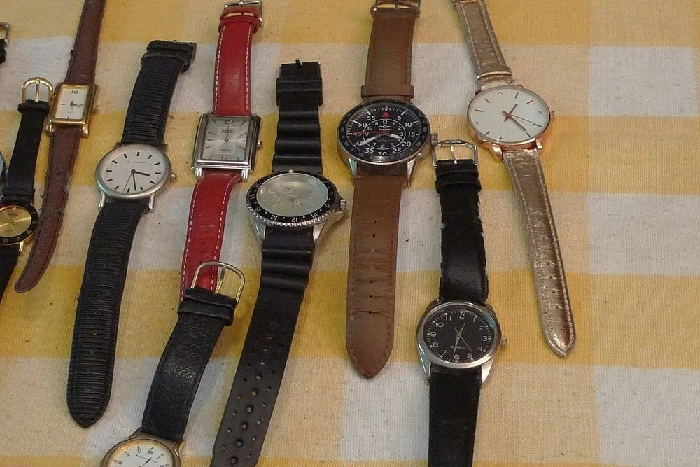 Orologi: LOT-UHREN 9. – Difettoso da Bern venduto da bn1640 3