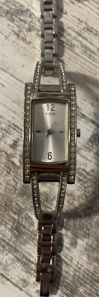 Guess Orologi:  Guess Damenuhr silberfarben mit Steinen – Usato da Röschenz venduto da Kikis-Brocki 1