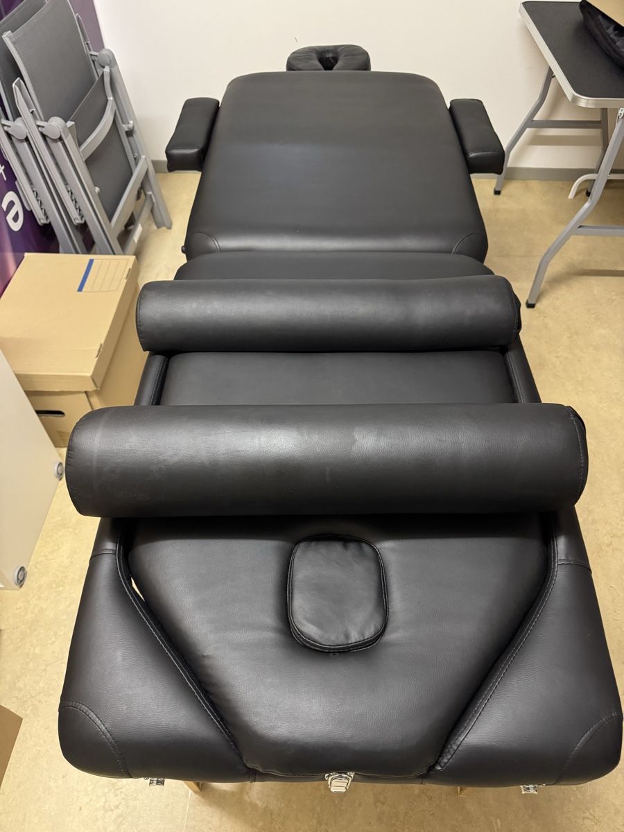 Kosmetik-& Massageliegen: Massageliege – Gebraucht aus Dachsen von Pfotenglueck