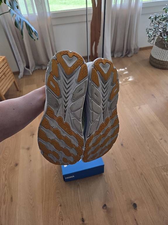 Scarpe da uomo: Hoka Laufschuhe UK12 – Usato da Jona venduto da pau_g7rc 2