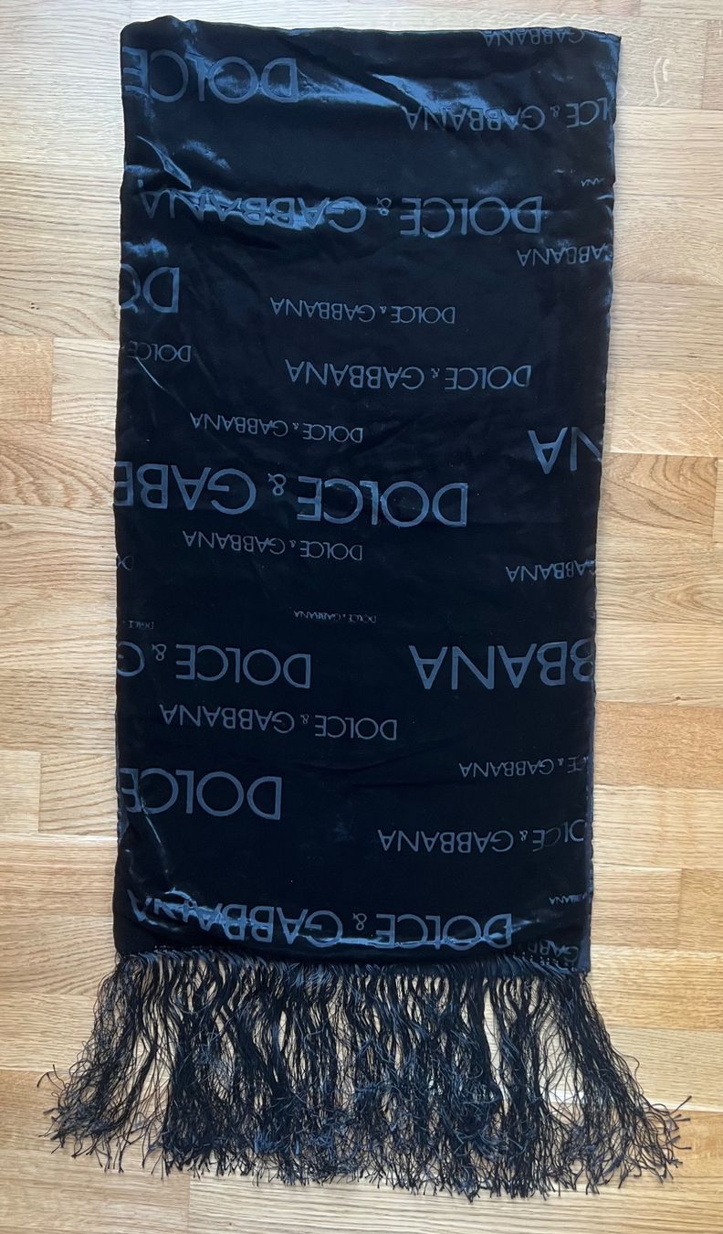 Dolce & Gabbana Foulard & Sciarpe: Edler Schal von Dolce&Gabanna – Usato da Kilchberg ZH venduto da jul_d2j2