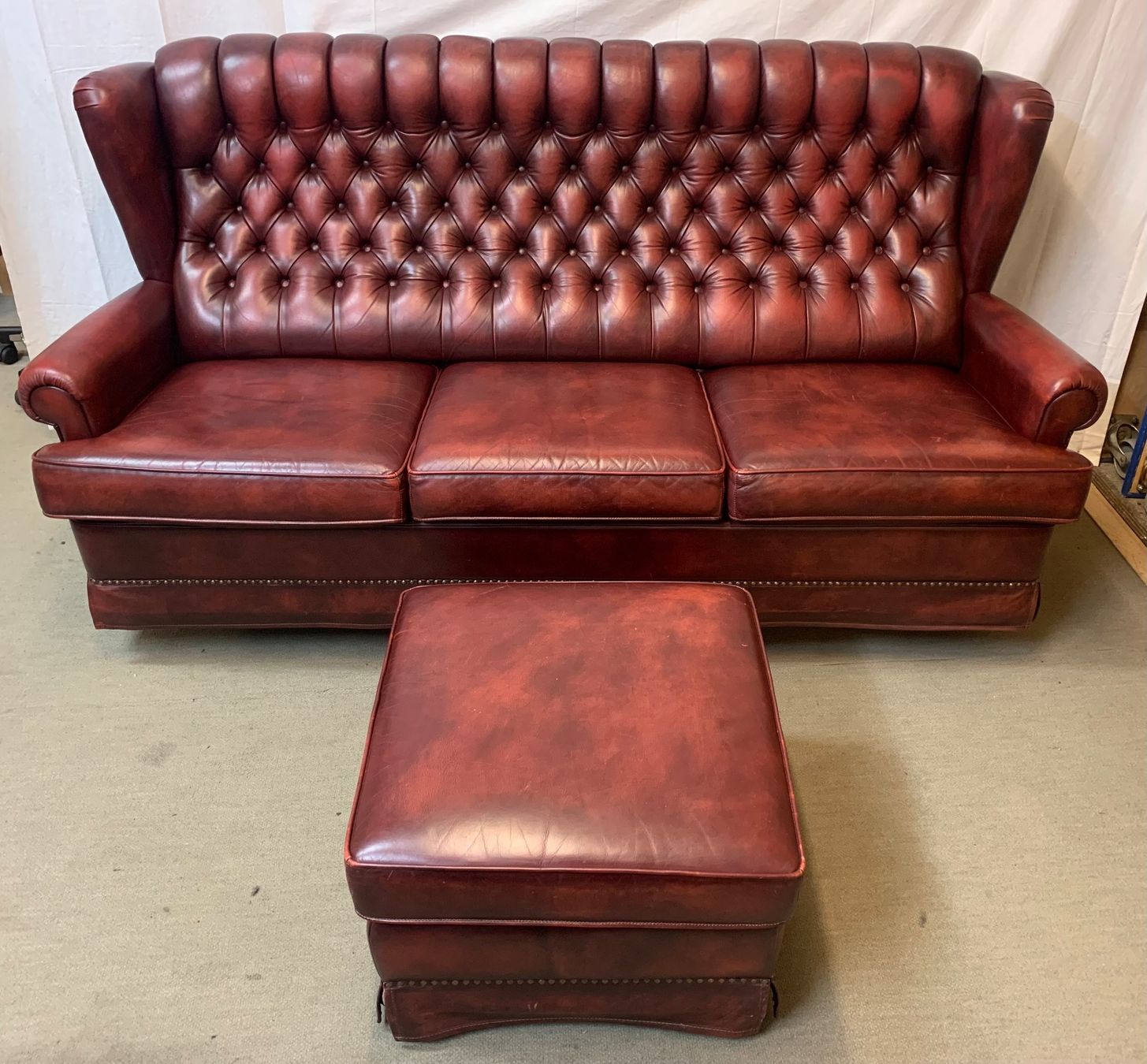 Divani: 3er Sofa mit Höcker, Echtleder, Chesterfield Style! – Usato da Brunnen venduto da Allerwaren