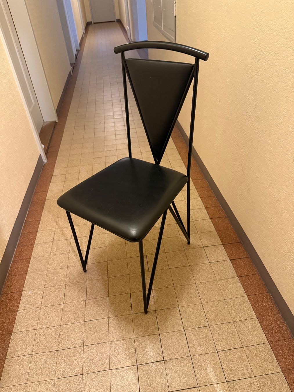 Sedie: 2x Chaise noire originale - design intemporel et élégant – Usato da Biel/Bienne venduto da mar_hhq2 3