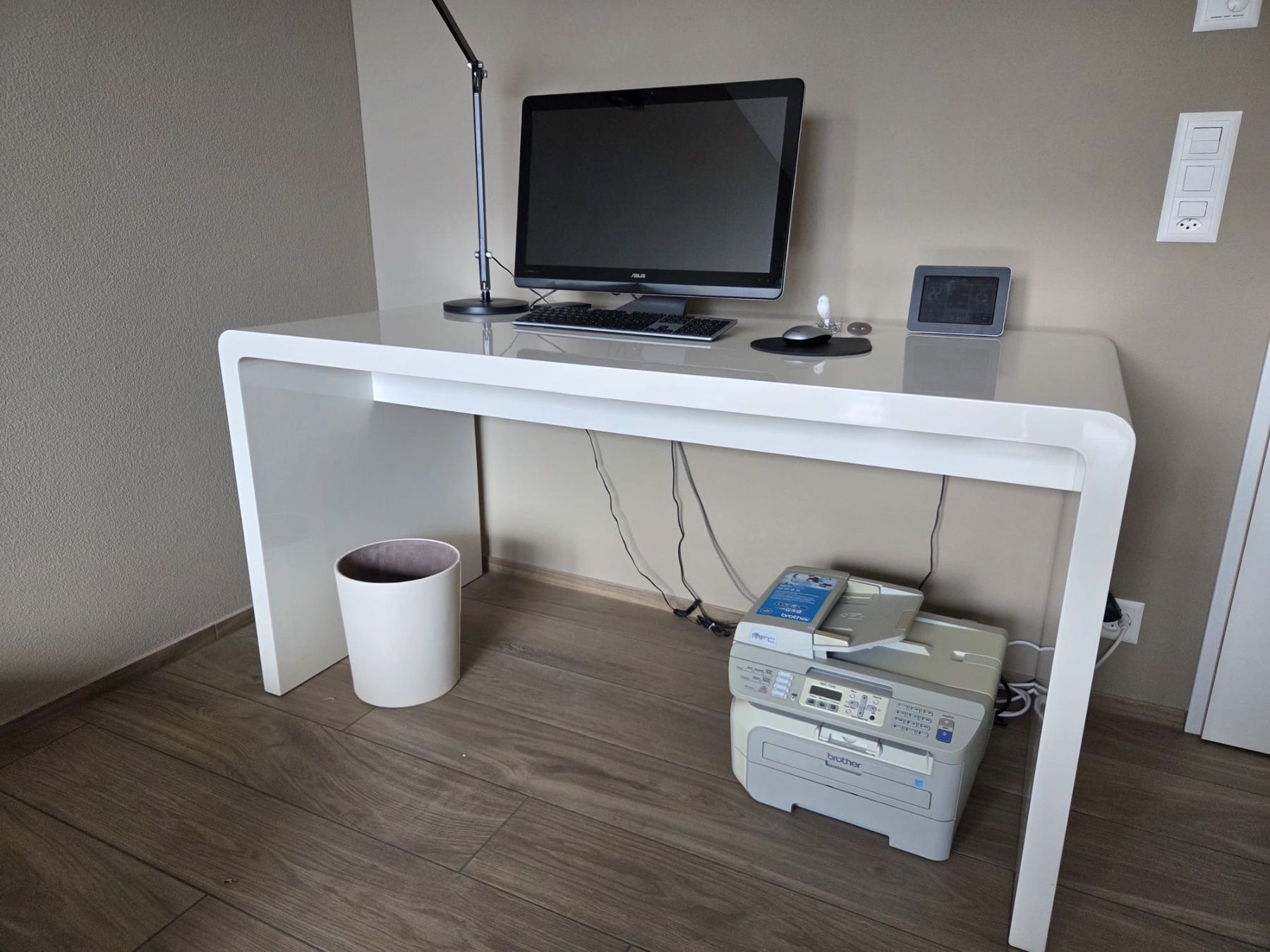 Ikea Scrivanie: Schreibtisch – Usato da Stäfa venduto da ubre2702