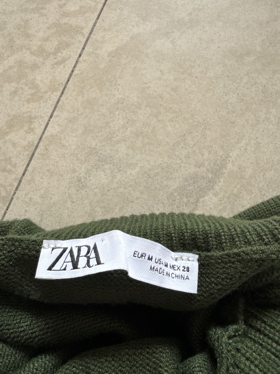 Zara Pullover & Sweatshirts: Dunkelgrüner Rollkragenpullover, Grösse M, Top Zustand – Gebraucht aus Elsau von yad_7chf 1