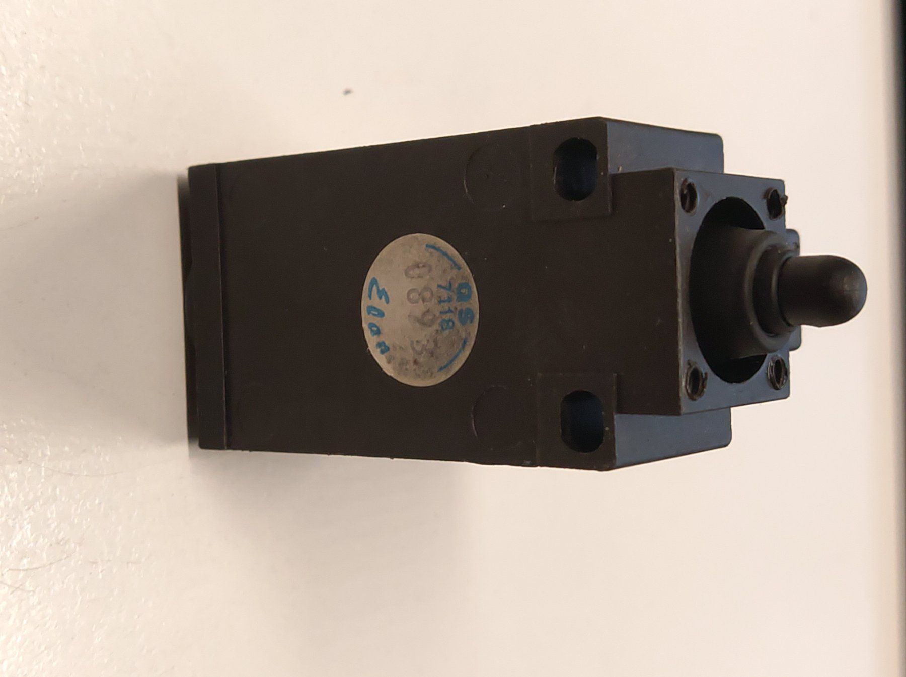 Eaton LS-20A Positionsschalter mit Kuppenstößel used buy P0175868