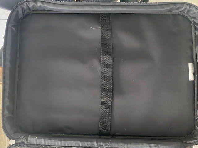 Taschen: Schwarze Laptoptasche – Gebraucht aus Luzern von Lisbeth54 5