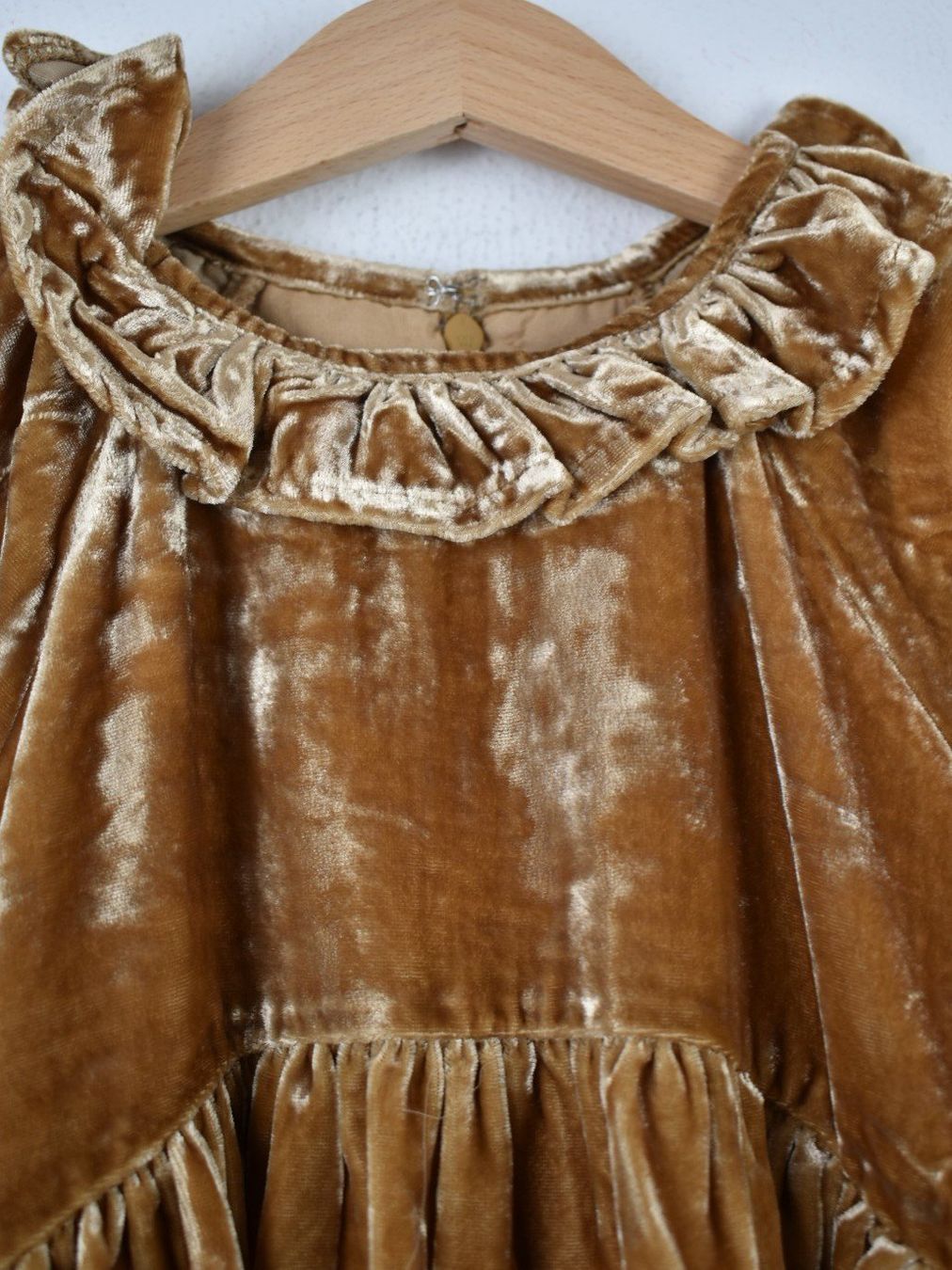 Vestiti & Gonne: Noralee Samtkleid, neu, Gr.104, braun/gold – Nuovo (secondo la descrizione) da Nürensdorf venduto da 2ND_STORY 2
