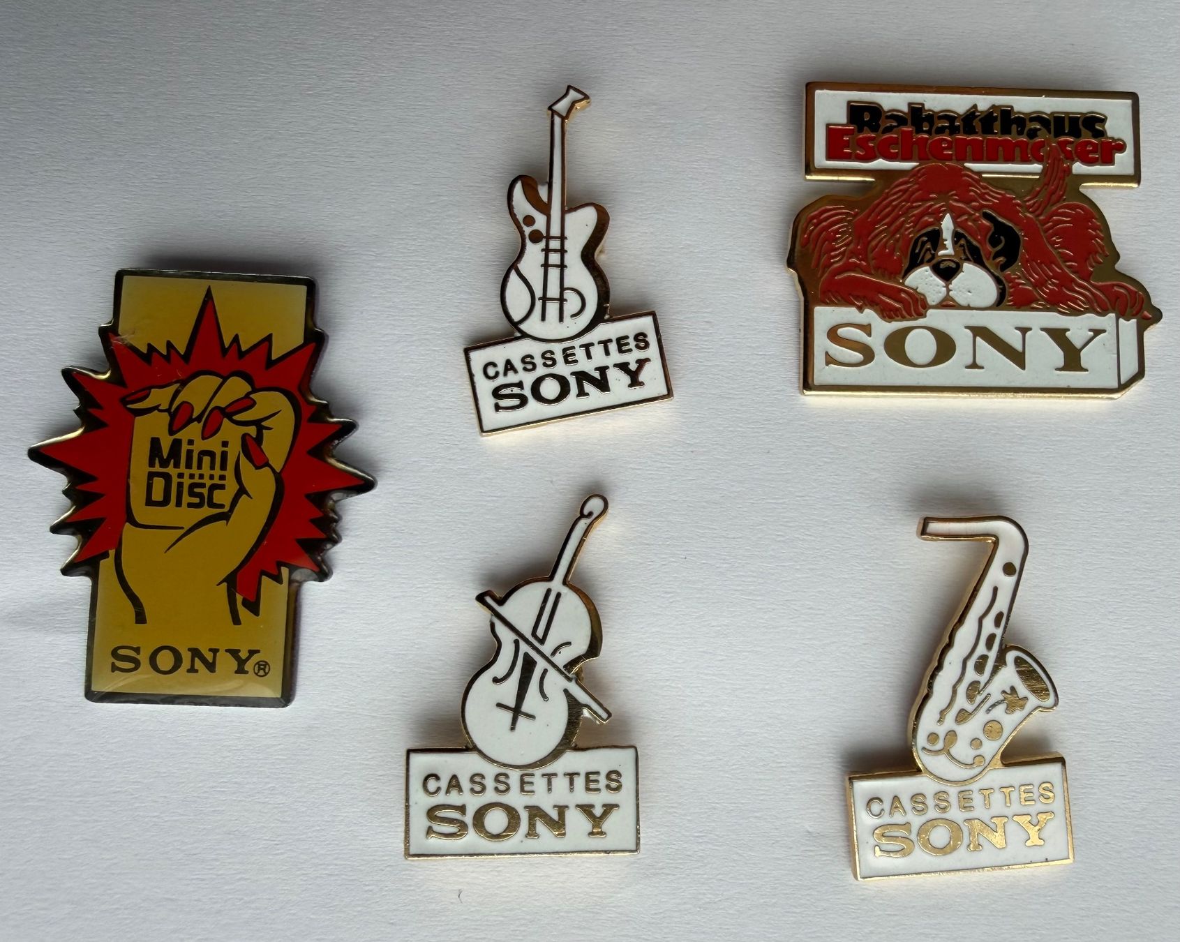 Placchette & Badge: Sony Pins 5 Stück – Usato da Zürich venduto da Kue_Zuerich