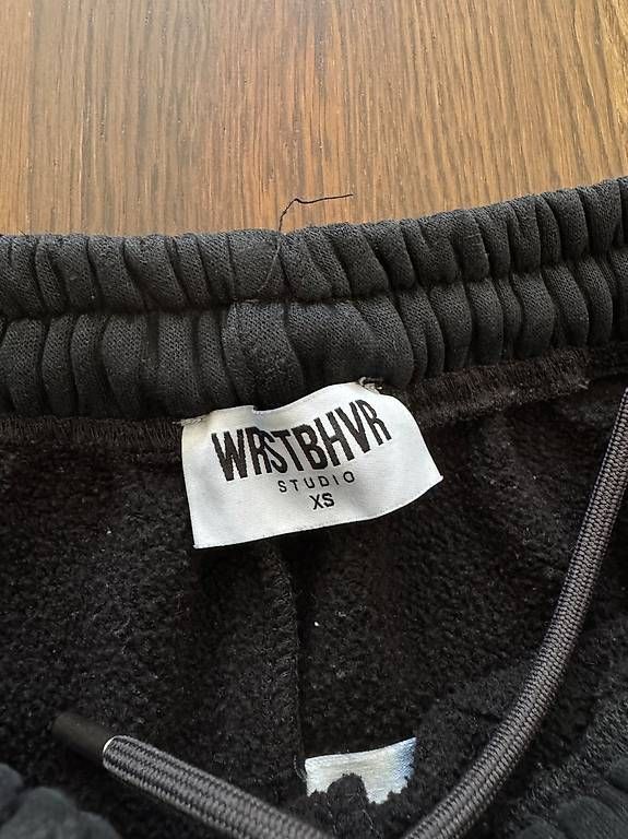 Pantaloni: WRSTBHVR – Usato da Dietikon venduto da mic_l9hy 2